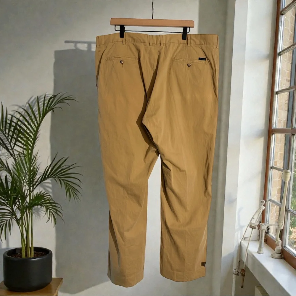 Faconnable Men's Flat Front Khaki Chinos in Size 44